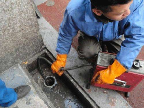 老街街道疏通下水道