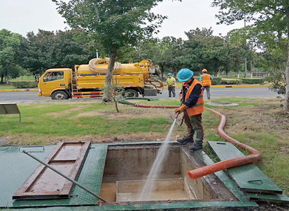 老街街道化油池清理