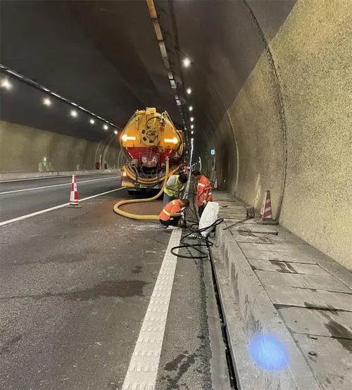 老街街道隧道排水渠清淤